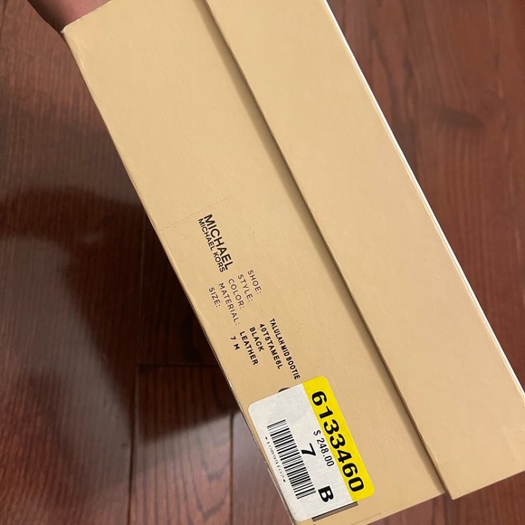 Michael Kors Talulah booties size 7 leather low heel - Picture 9 of 10